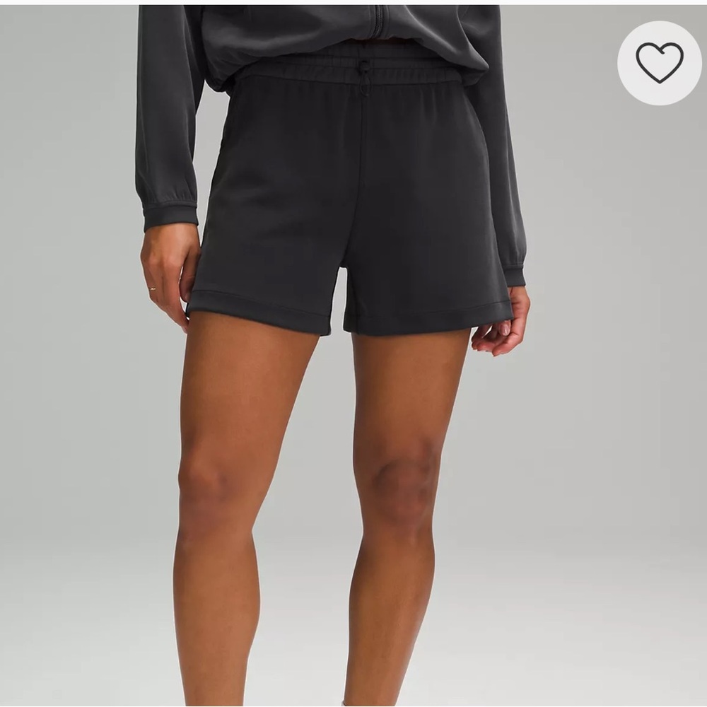 Lululemon Softstreme High-Rise Short 4" Size 2